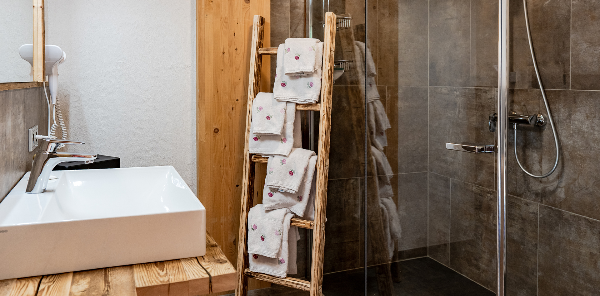 berggasthof-steckholzer-familienzimmer-badezimmer